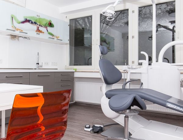 Einblick in den modernisierten Behandlungsraum